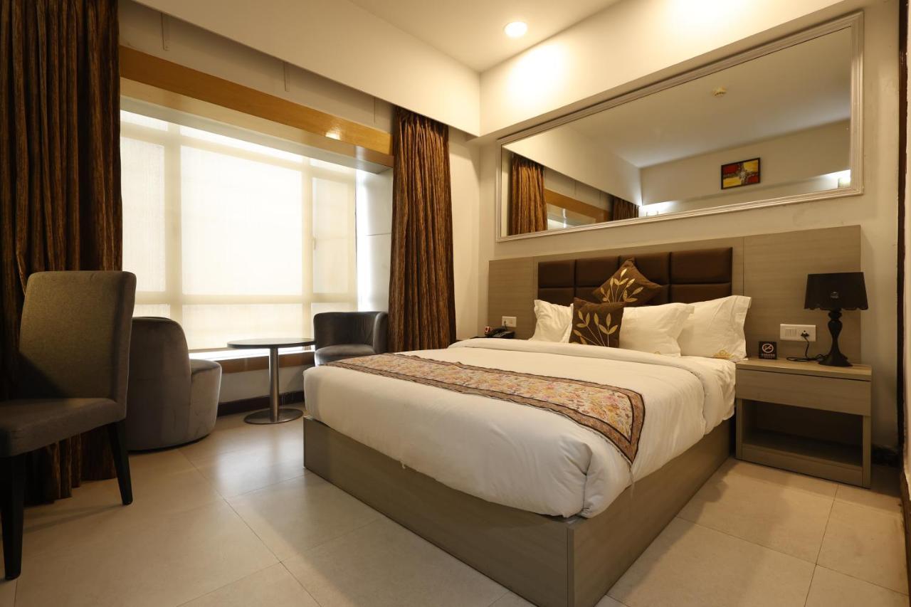 Aristocrat Hotel Kolkata Exterior photo