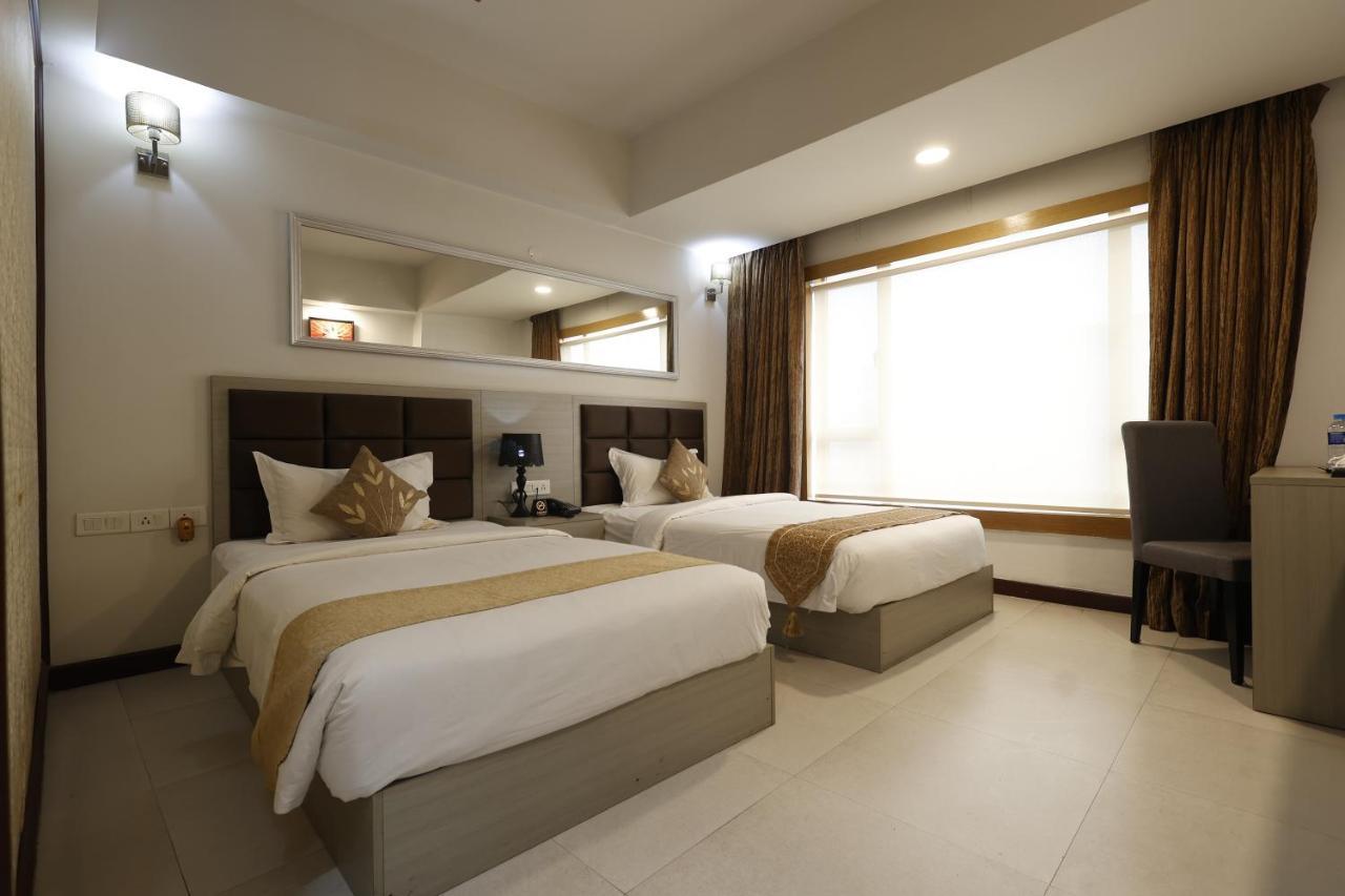 Aristocrat Hotel Kolkata Exterior photo