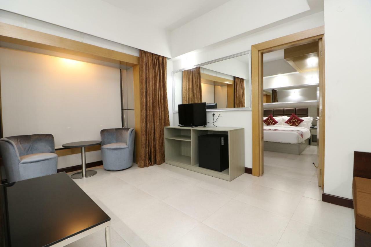 Aristocrat Hotel Kolkata Exterior photo